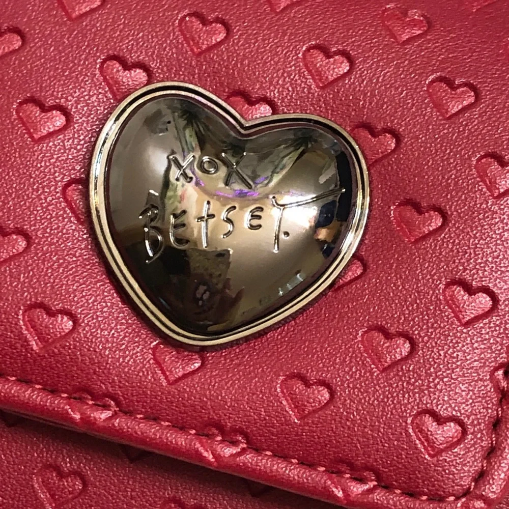 Betsey Johnson XOFRENCH L-Zip Cranberry Card Wallet Dainty Embossed Hearts NWT